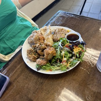 Oli's Kitchen - 1/2 and 1/2 Fried Chicken - Breakfast & Brunch Near Me - Honolulu, Hawaii