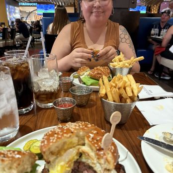 Gordon Ramsay Burger Las Vegas - Farmhouse burger and backyard burger. They are always great at refilling our sodas! - Burgers Near Me - Las Vegas, Nevada Gordon Ramsay Burger Las Vegas - Farmhouse burger and backyard burger. They are always great at refilling our sodas! - Burgers Near Me - Las Vegas, Nevada