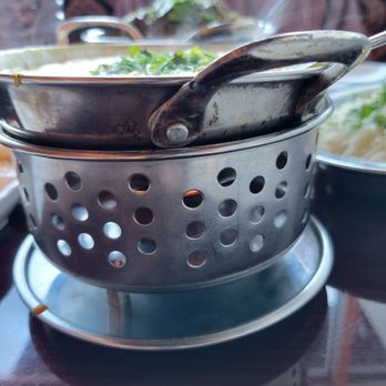 Moonsun India Grill - heated serving stand for both entrees - Indian Near Me - Lynnwood, Washington