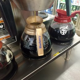 Fresh pot of Blueberry being brewed as I walked in because the awesome clerk saw me pull in. OUTSTANDING Customer Service! Fresh pot of Blueberry being brewed as I walked in because the awesome clerk saw me pull in. OUTSTANDING Customer Service!