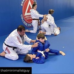 Gracie Barra College Station - Professor Milton & Coach Amanda teaching a juniors class