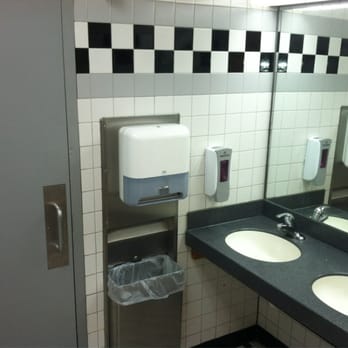 Steak ’n Shake - Clean restroom with paper towels to open the door with. - Fast Food Near Me - Joliet, Illinois