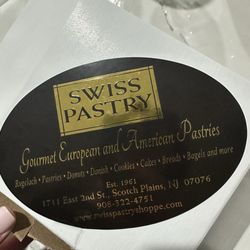 Swiss Pastry Shoppe - Great box / presentation!