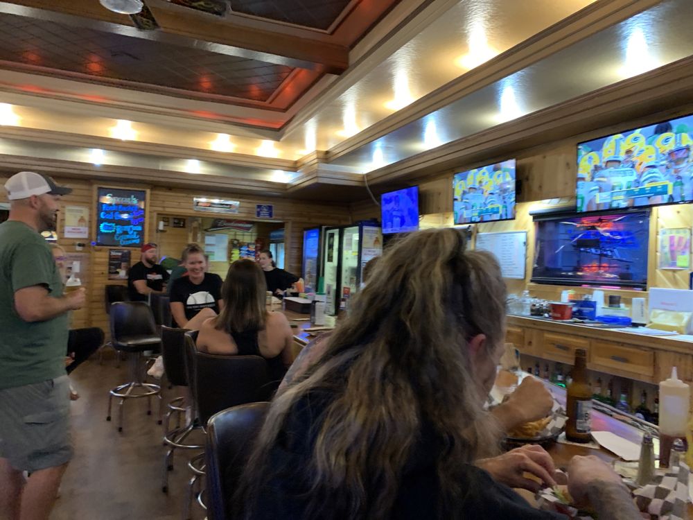 Wayne's Place Bar & Grill Logo