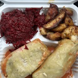 Bratek Deli - Stuffed cabbage, roasted potatoes, beet salad