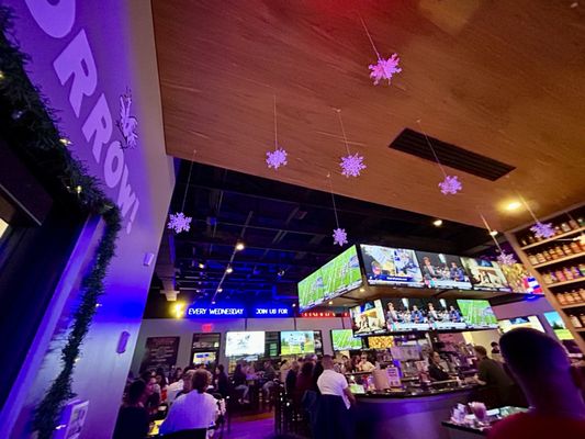 Pluckers Wing Bar by null