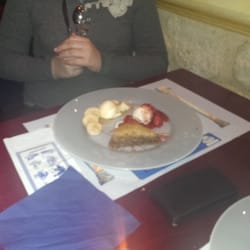 Xanthi - Dochter twijfelde ... Griekse yoghurt met aardbeien ? Griekse yoghurt met banaan? Of toch Baklava ? gewoon alle 3 !!