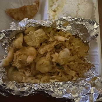 Good Thai Kitchen - Pad Thai chicken & shrimp - Thai Near Me - Los Angeles, California Good Thai Kitchen - Pad Thai chicken & shrimp - Thai Near Me - Los Angeles, California
