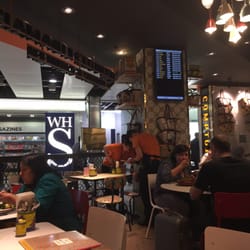 Comptoir Libanais - Decor and seatting