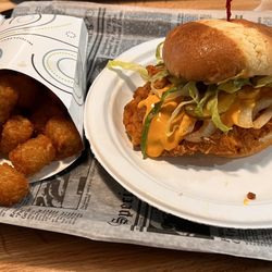 Star Kitchen Cafe - Friend chicken sandwich and tots