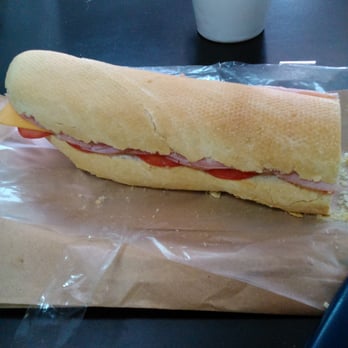 Cuatro Quesos - Sanguche de lomo, cheddar, tomate y ciboulette - Cheese Shops Near Me - Buenos Aires, C