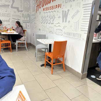 Whataburger - Dining area - Burgers Near Me - Hernando, Mississippi