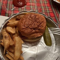 Pipin's Pub - Pipin Burger
