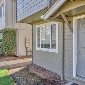 Evergreen Townhouses - Evergreen Townhouses building exterior - Apartments Near Me - Springfield, Oregon Evergreen Townhouses - Evergreen Townhouses building exterior - Apartments Near Me - Springfield, Oregon