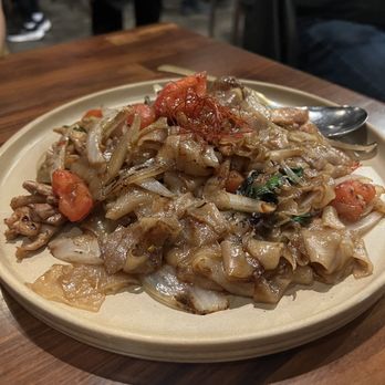 Hanuman Thai Eatery - Pad see ew - Thai Near Me - Costa Mesa, California