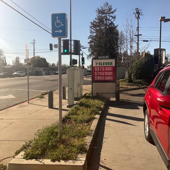 7-Eleven - Gas in Mtz Ca 3/8/22 - Convenience Stores Near Me - Martinez, California