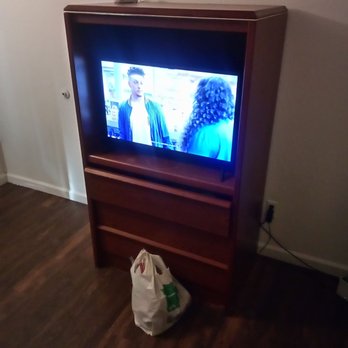 Rama Inn - TV on dresser - Hotels Near Me - Washougal, Washington