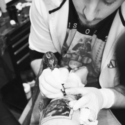 Nørreport Tattoo Parlour - Artist Sean B, tattooing.