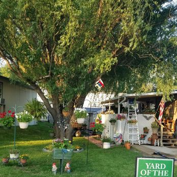 Highland Manor - Nice place to Live! Yard of the month. - Mobile Home Dealers Near Me - Independence, Missouri Highland Manor - Nice place to Live! Yard of the month. - Mobile Home Dealers Near Me - Independence, Missouri