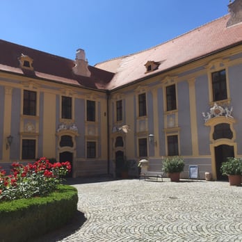 Stift Dürnstein - Churches Near Me - Dürnstein, 3