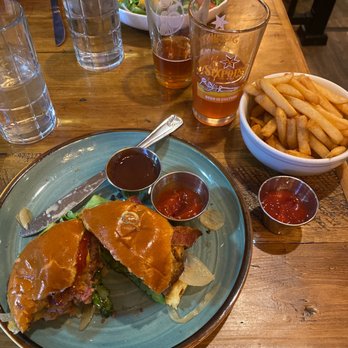 Enclave Grille - Burger and fries - New American Near Me - Burlington, Connecticut