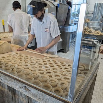Kettlemans Bagel - Making bagels - Bagels Near Me - Ottawa, Ontario