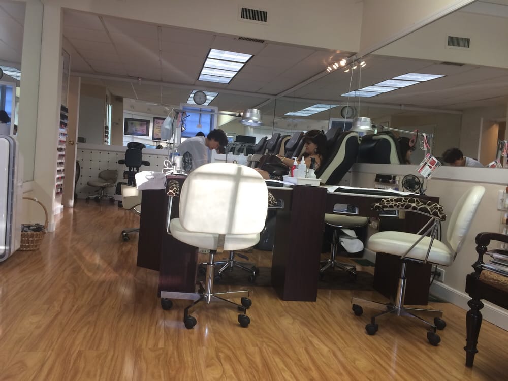 VILLAGE NAILS OF ROSLYN Updated September 2024 1322 Old Northern Blvd, Roslyn, New York