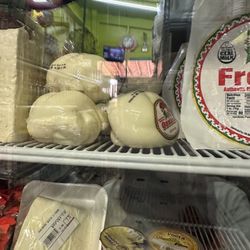 Tienda Tarimoro - Cheeses in the market by the restaurant