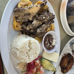 Antojitos Centroamericanos