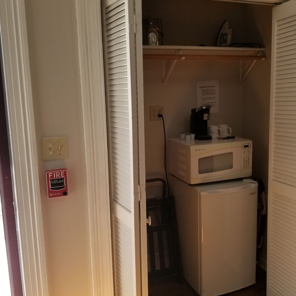 Villa Bed & Breakfast - Limited closet space but nice fridge - Hotels Near Me - Westerly, Rhode Island