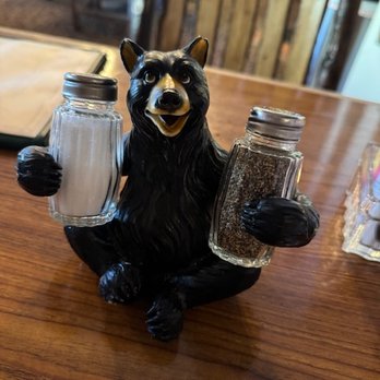 Grizzly Cafe - Cute salt & pepper shakers on table - American Near Me - Wrightwood, California