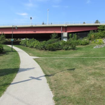Harbor View Memorial Park - The path to the park - Parks Near Me - Portland, Maine
