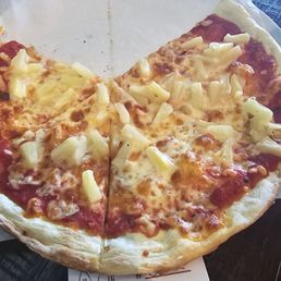 Pineapple pizza