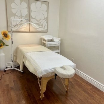 Renew Spa - Massage room - Day Spas Near Me - Lake Forest, California Renew Spa - Massage room - Day Spas Near Me - Lake Forest, California