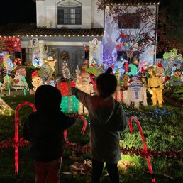 Photo of East Sacramento's Fab 40s Christmas Lights - Sacramento, CA, United States