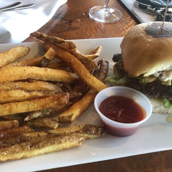 Spicewood Restaurant - Green Chili Cheeseburger - New American Near Me - Alpine, Texas Spicewood Restaurant - Green Chili Cheeseburger - New American Near Me - Alpine, Texas