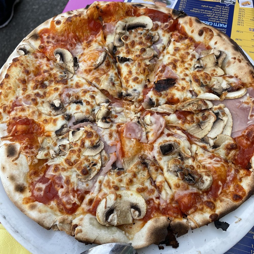 New Orléans Café - Pizza jazz has ham and mushrooms on a thin crunchy crust- I enjoyed it all - Barbeque Near Me - Lourdes, 65