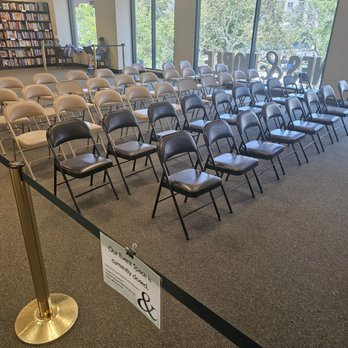 Barnes & Noble - Bookstores Near Me - Glendale, California