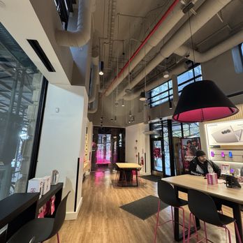 T-Mobile Experience Store - Mobile Phones Near Me - New York, New York T-Mobile Experience Store - Mobile Phones Near Me - New York, New York