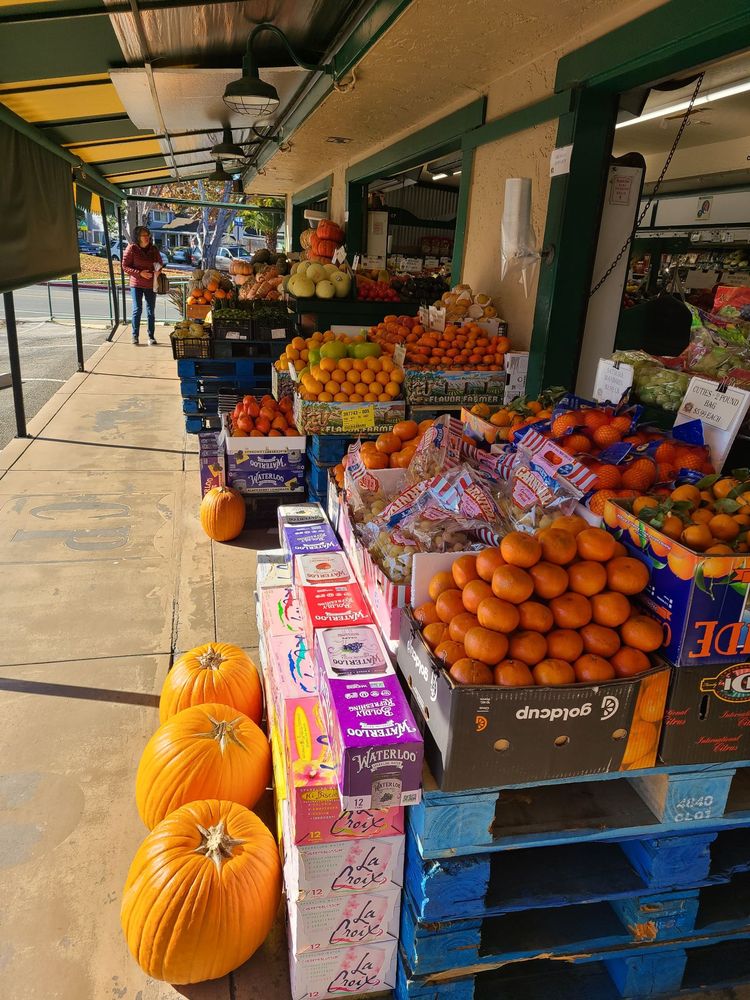 Capitola Village Produce Market Logo