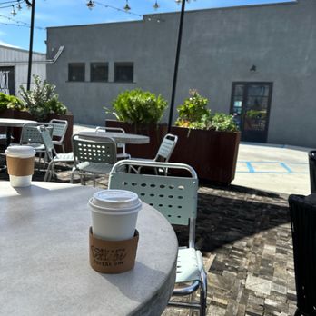 Alibi Coffee - Outdoor seating - Coffee & Tea Near Me - Los Angeles, California