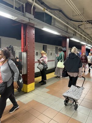 Delancey St– Essex St by null