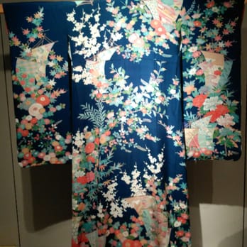 Museo de Zaragoza - Kimono - Museums Near Me - Zaragoza, Z