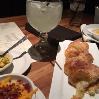Cheddar's Scratch Kitchen - Those rolls thoooooo - American Near Me - Cypress, Texas