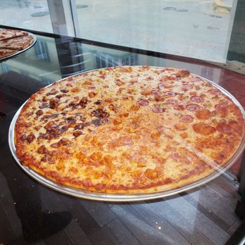 Pizza De Miami - Freshly baked jumbo size pizza - Pizza Near Me - Miami Beach, Florida Pizza De Miami - Freshly baked jumbo size pizza - Pizza Near Me - Miami Beach, Florida