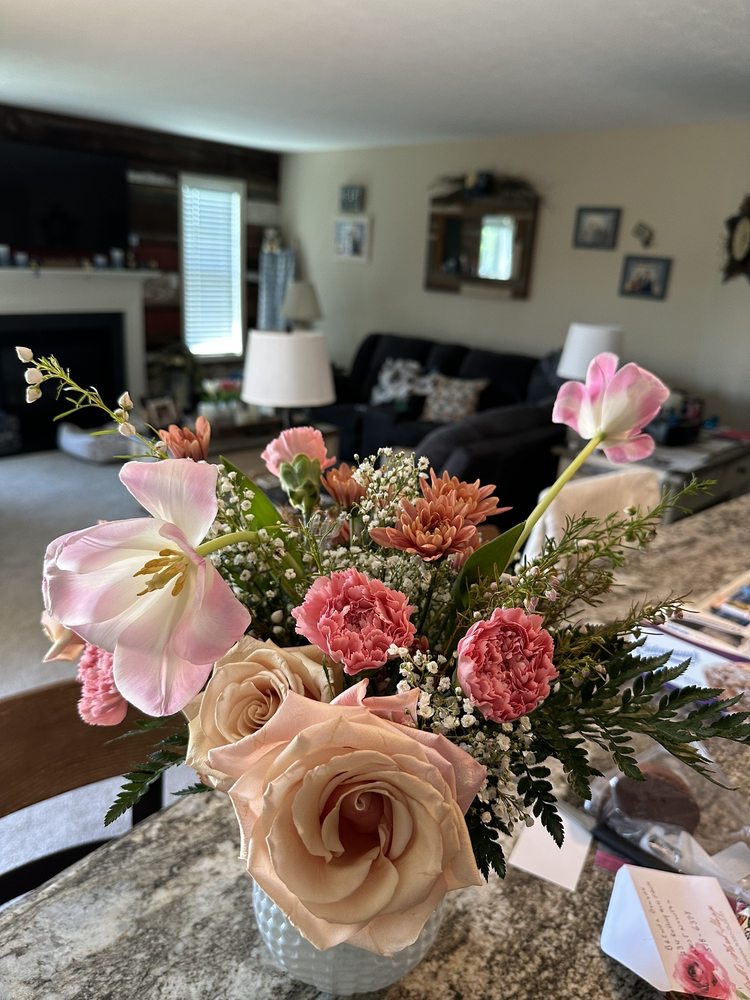 CRALL’S FLOWER SHOP Updated September 2024 10 Photos & 12 Reviews 120 W Main St