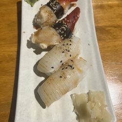 Aha Sushi - 2 pc Surf Clam 2 pc Squid