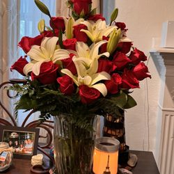 Janny's Flower Shop - Most beautiful rose arrangement I've seen. Thank you Anna and your Mom for all your help.... Absolutely the BEST!!