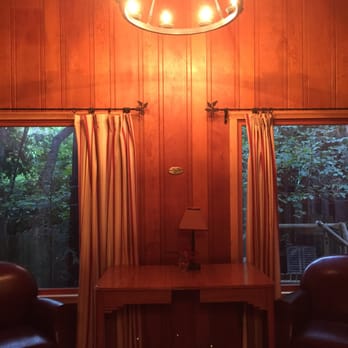 Russian River Getaways - Living room - Vacation Rentals Near Me - Guerneville, California Russian River Getaways - Living room - Vacation Rentals Near Me - Guerneville, California