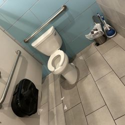 Crunch Fitness - East York - The bathroom